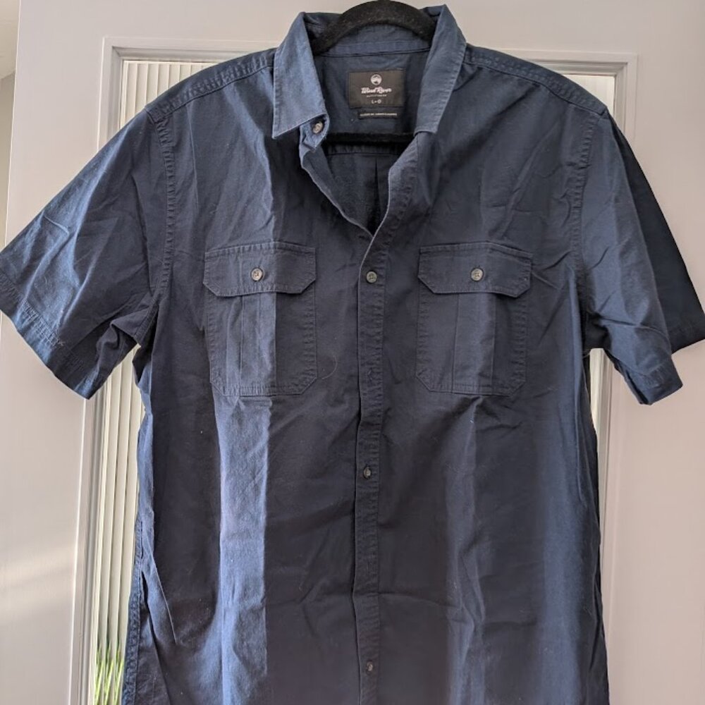 Mens size L button down short sleeve top